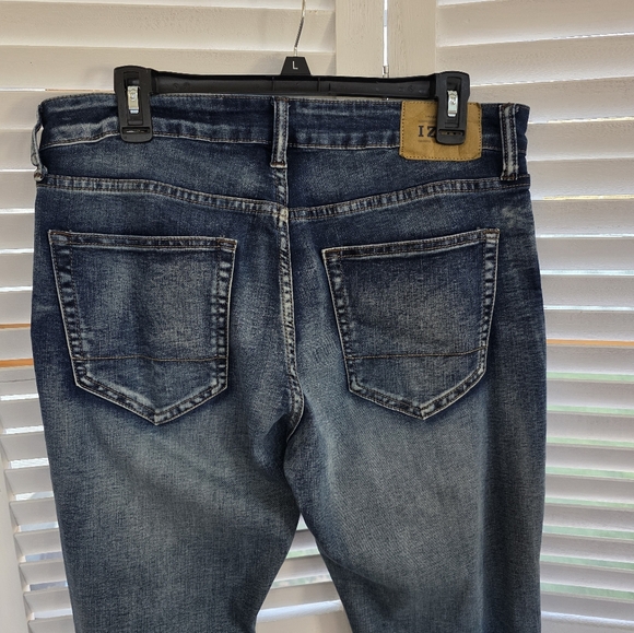 IZOD Men's Denim Comfort Stretch Jean's Size 34 X 30 - Picture 3 of 7